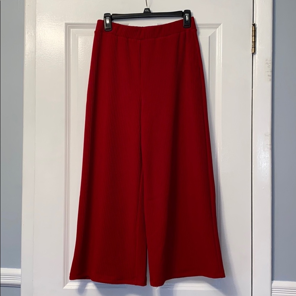 FOREVER 21 Red Capri Knit Pants